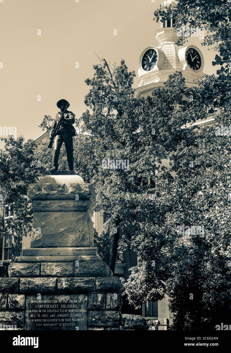 A commemorative Confederate Solider Statue on plinth with plaque dedication to fallen confederate soldiers in the Civil War, Murfreesboro, TN, USA, Stock Photo