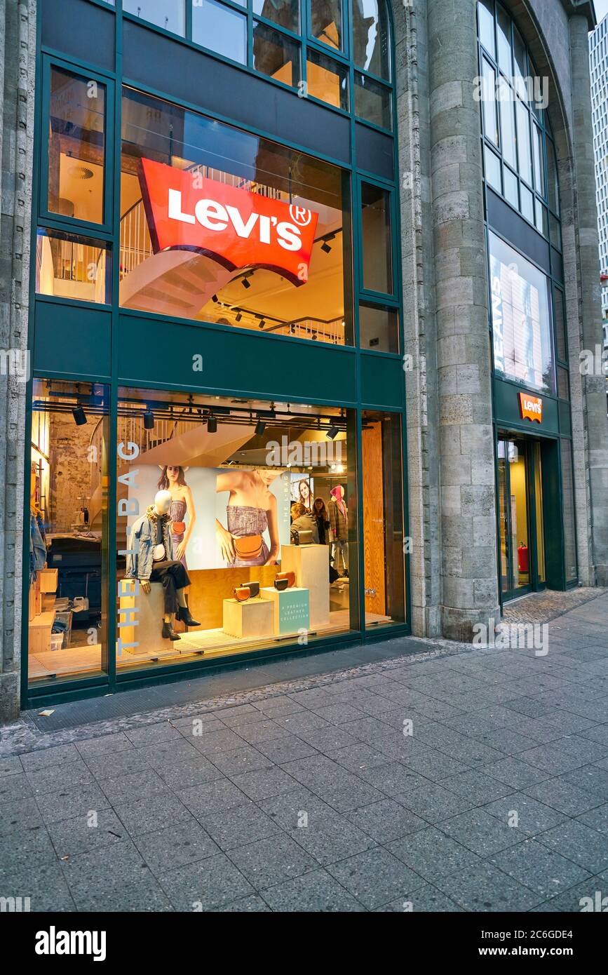 BERLIN, GERMANY - CIRCA SEPTEMBER, 2019: street level view of Levi's  storefront in Berlin Stock Photo - Alamy