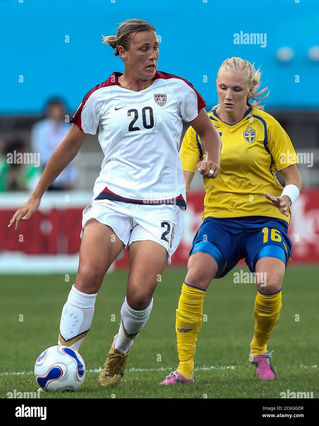 Female merican soccer player hi-res stock photography and images - Alamy