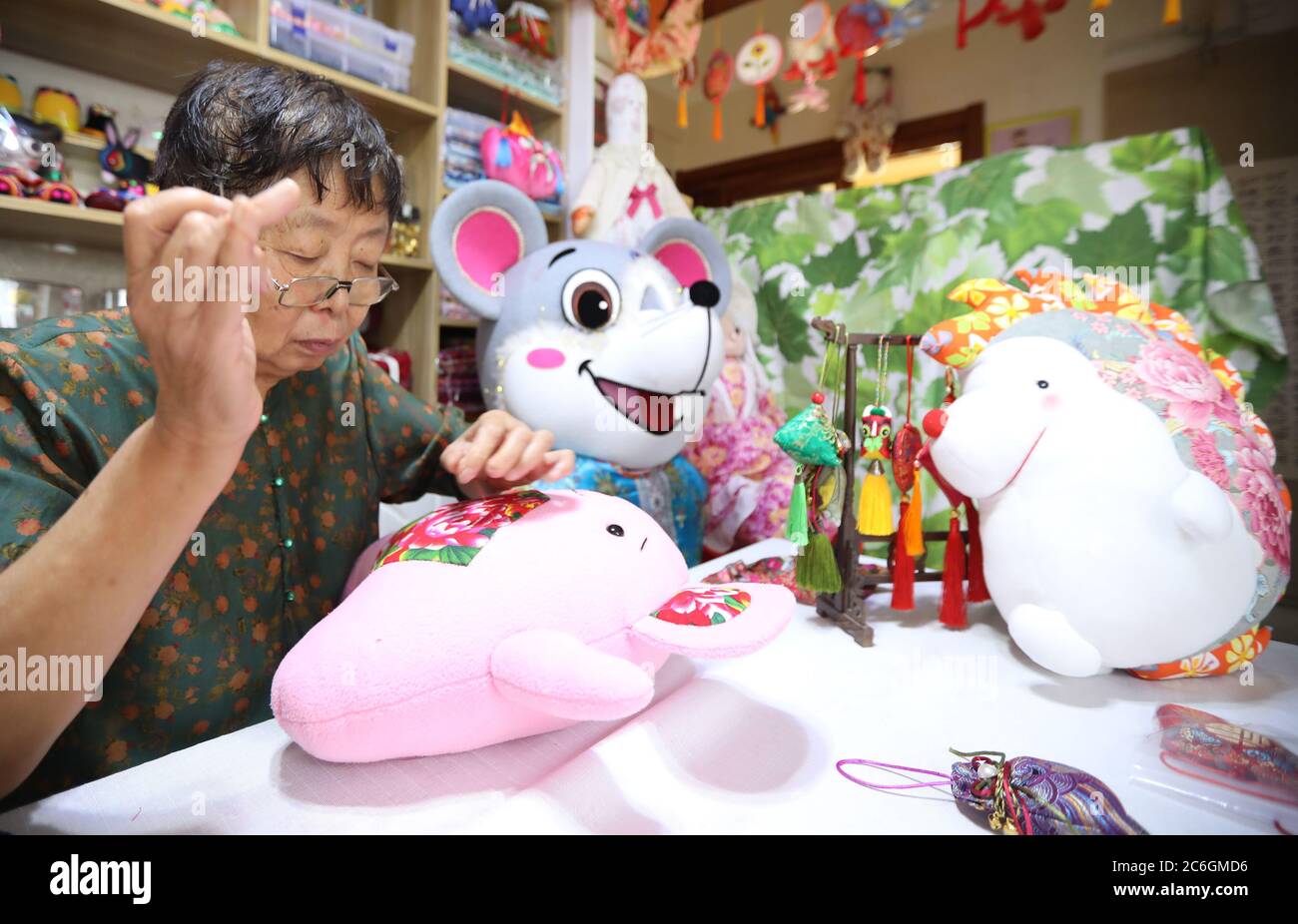 Ms. Wei shows one of her sewing piece at her living room in Xi'an city, northwest China's Shaanxi province, 18 June 2020. 70-year-old Ms. Wei gained p Stock Photo