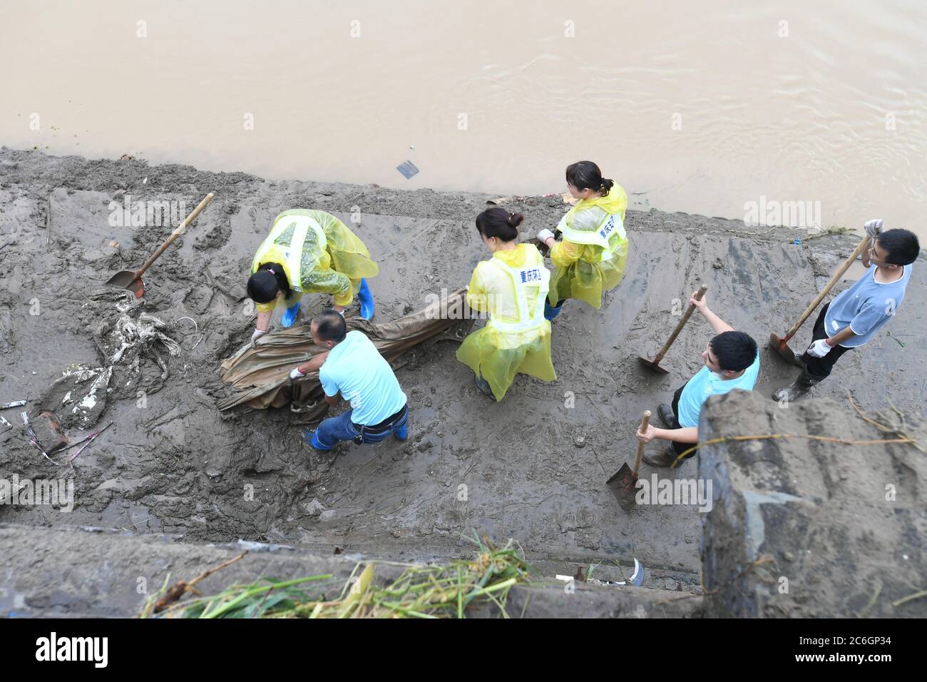 As China's Yangtze River Basin enters its flood season, the Chongqing Municipal Hydrological Monitoring Station on Monday (June 22) issued its first r Stock Photo