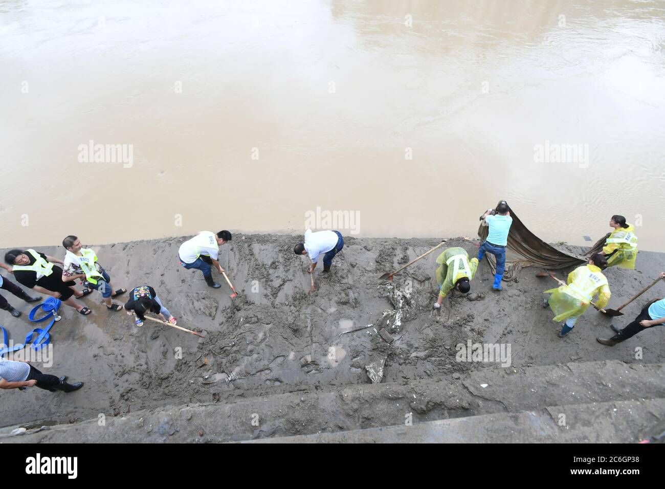 As China's Yangtze River Basin enters its flood season, the Chongqing Municipal Hydrological Monitoring Station on Monday (June 22) issued its first r Stock Photo