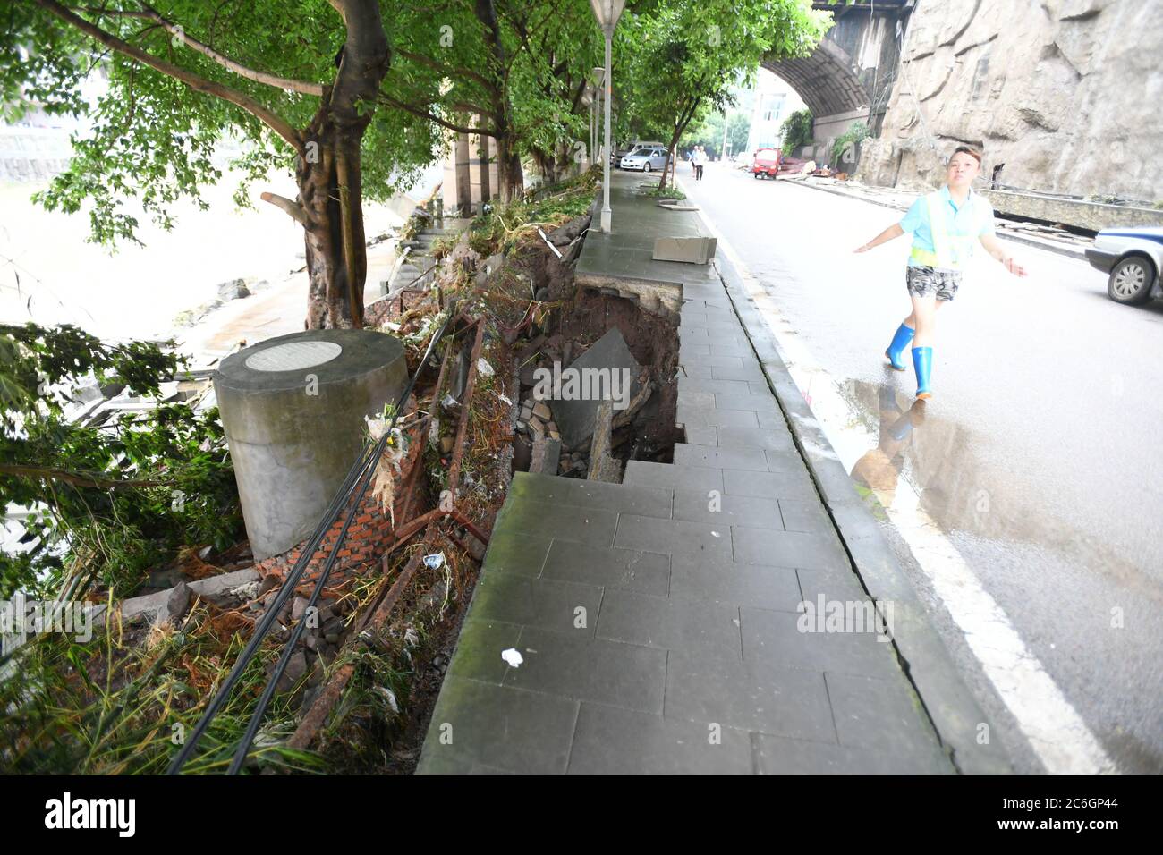 As China's Yangtze River Basin enters its flood season, the Chongqing Municipal Hydrological Monitoring Station on Monday (June 22) issued its first r Stock Photo