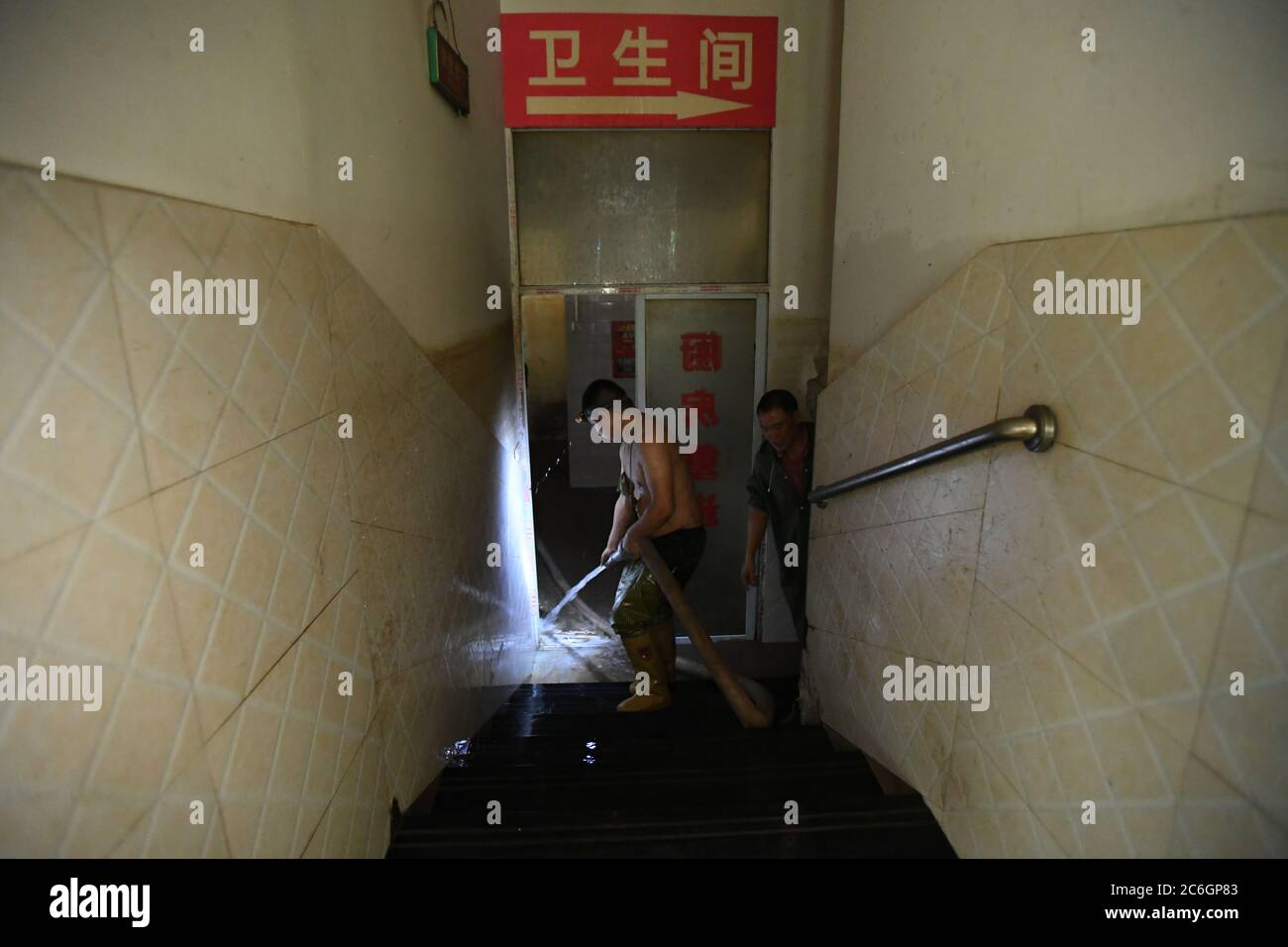 As China's Yangtze River Basin enters its flood season, the Chongqing Municipal Hydrological Monitoring Station on Monday (June 22) issued its first r Stock Photo