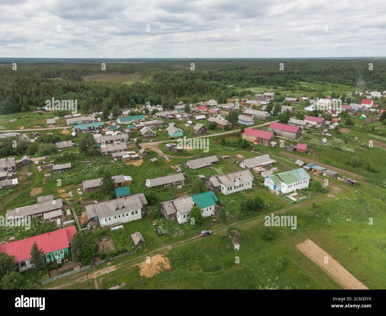 Russian northern village on the banks of a large river. Russia, Arkhangelsk region, the village of Rakula Stock Photo