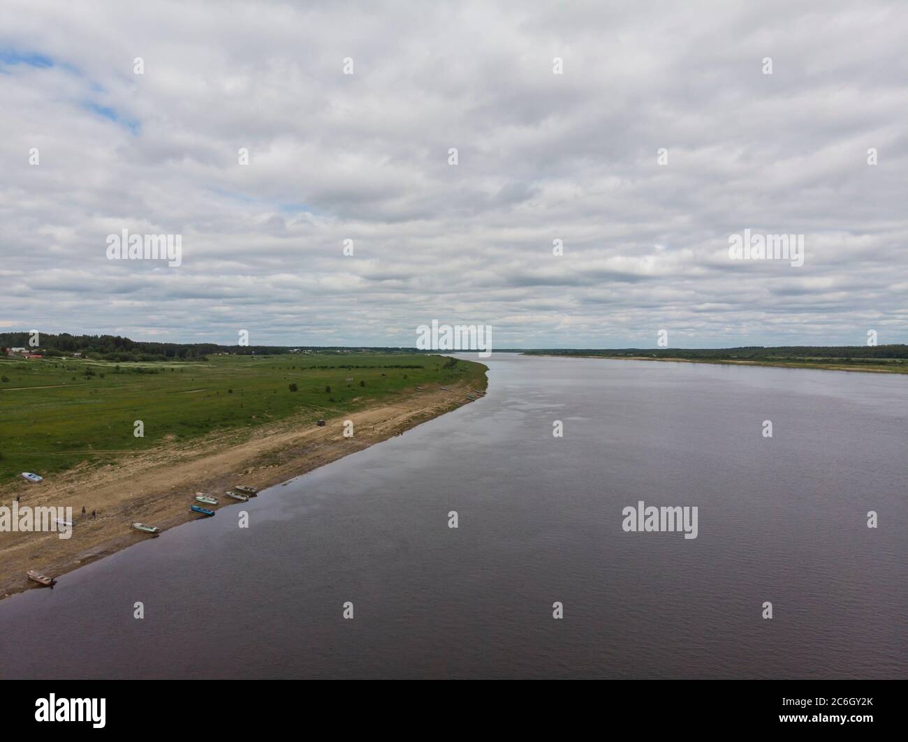 Russian northern village on the banks of a large river. Russia, Arkhangelsk region, the village of Rakula Stock Photo