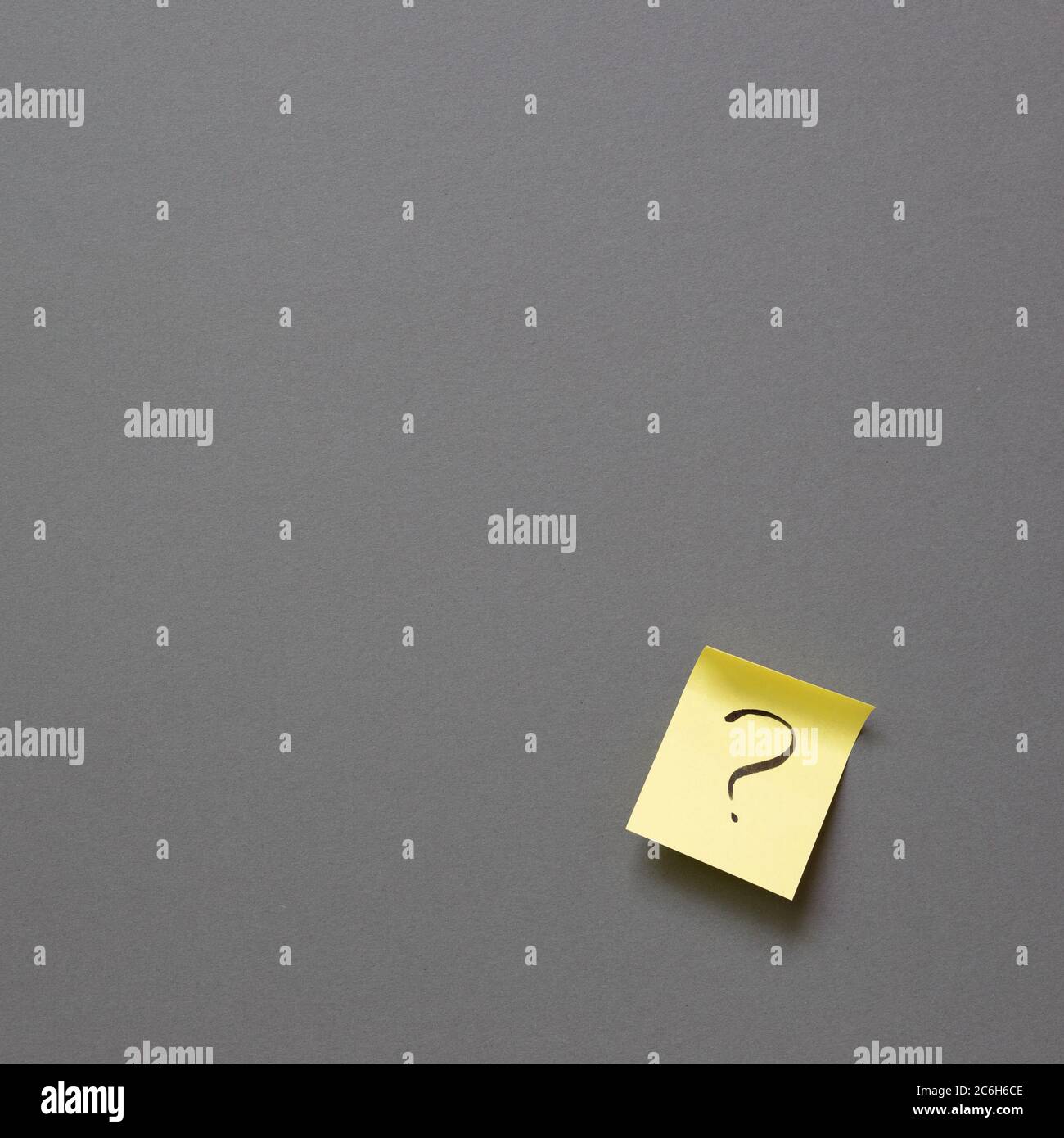 Question mark on sticky memo paper on gray background. Solution concept Stock Photo
