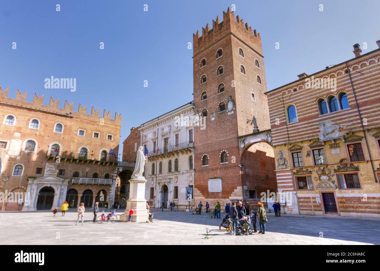 Italy, Veneto, Verona, Piazza dei Signori, Statue of Dante Alighieri Stock Photo