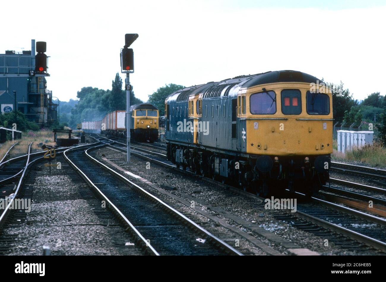 Class 33 diesel locomotives Nos.33113, 33011 at Leamington Spa station, Warwickshire, UK. 18th July 1986. Stock Photo