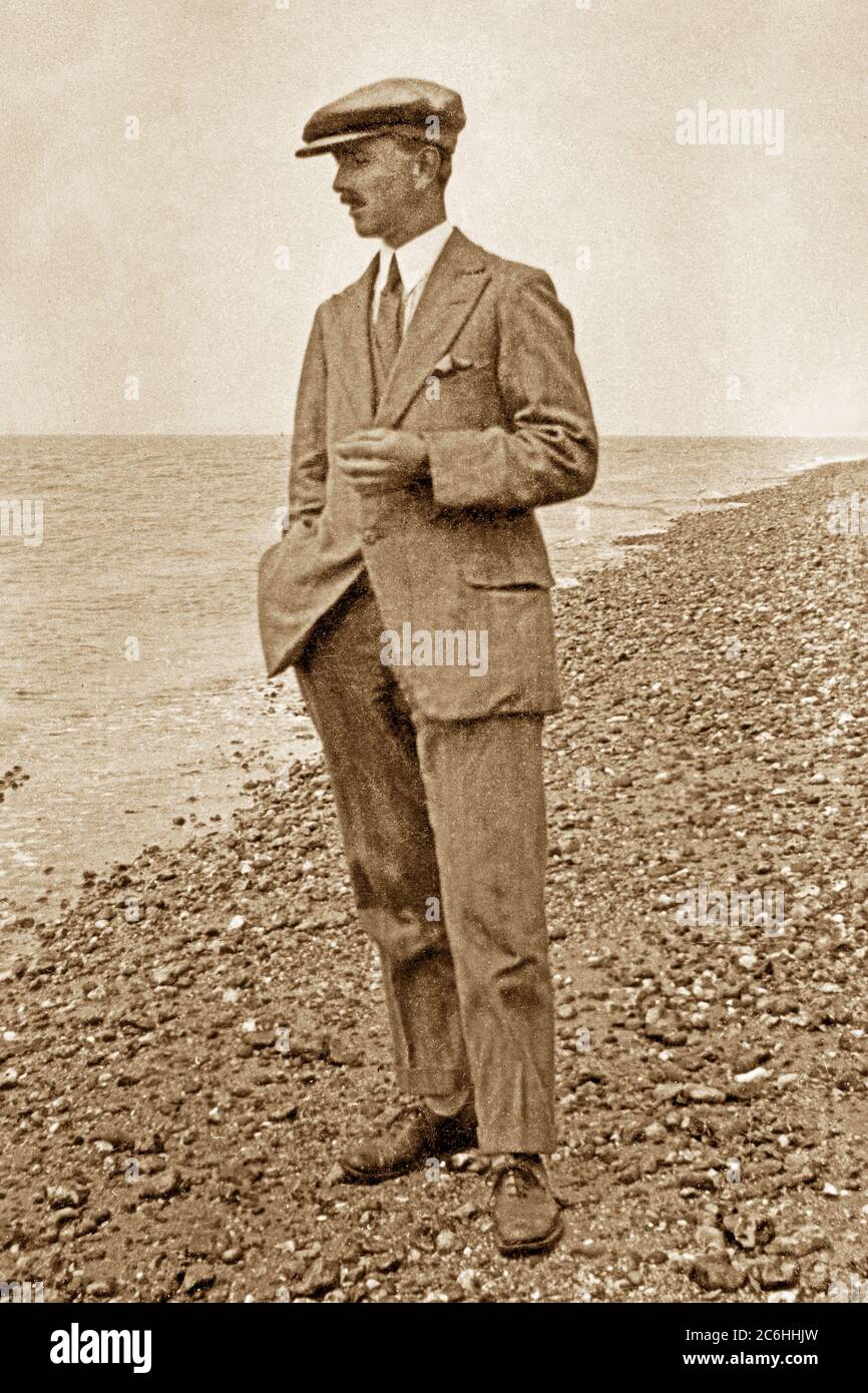 1920s man suit hi-res stock photography and images - Alamy