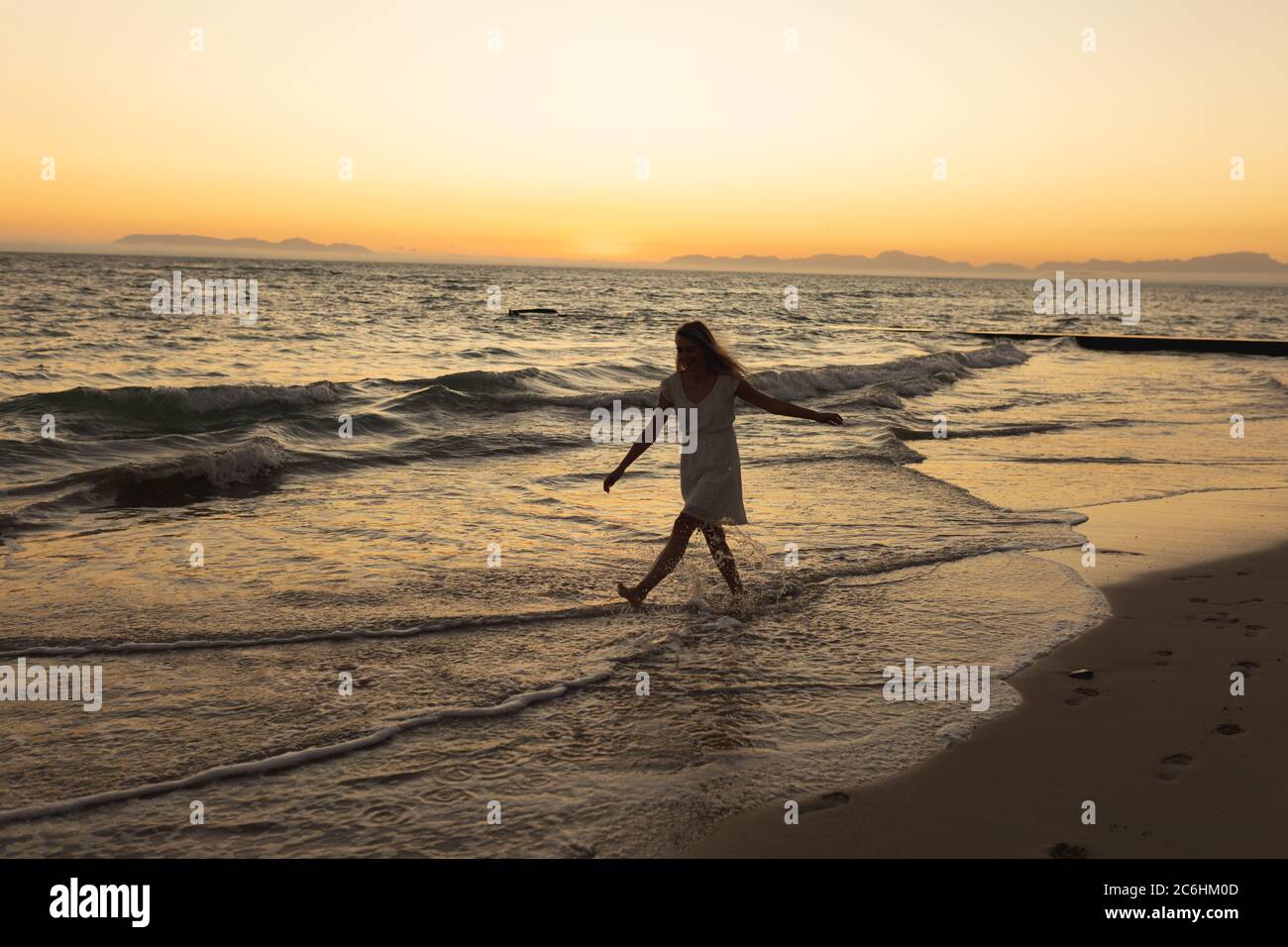 Walking barefoot hi-res stock photography and images - Alamy