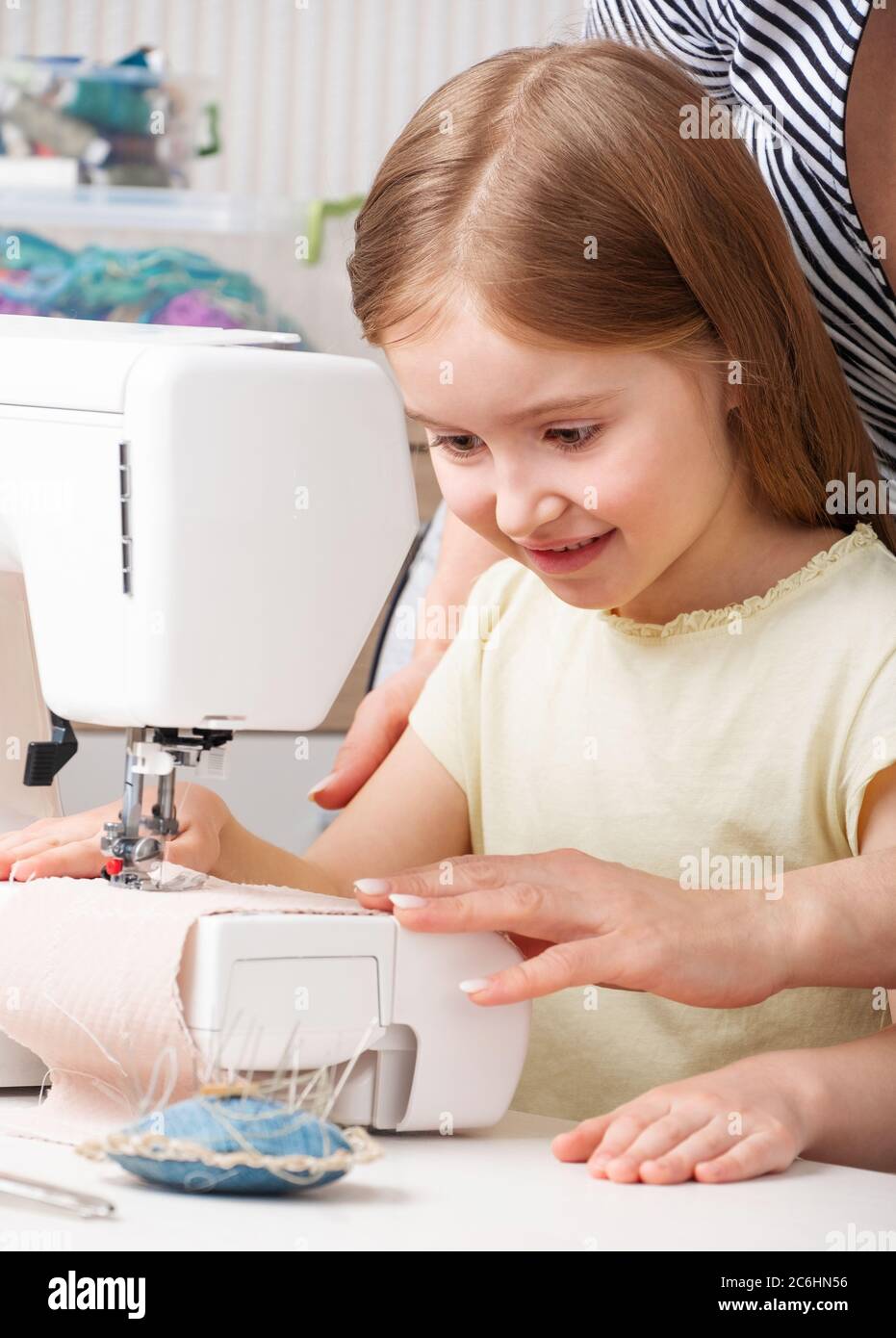 Kid sewing machine hi-res stock photography and images - Page 2
