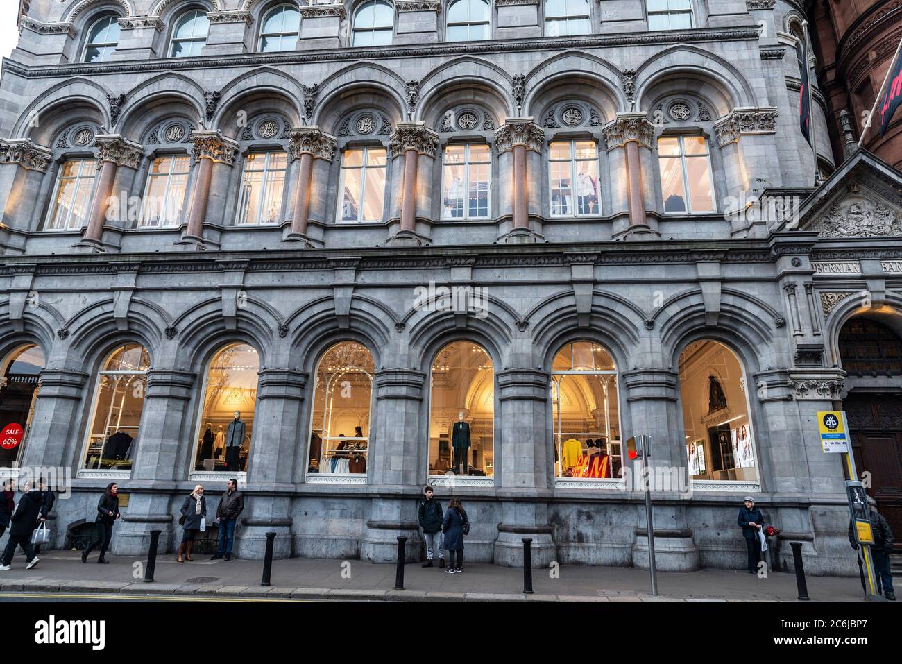 Architecture building shop h&m hi-res stock photography and images - Alamy