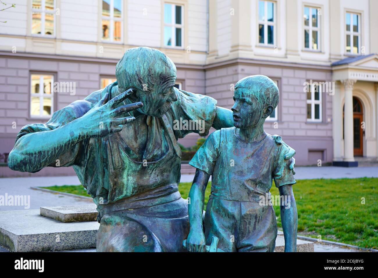 Sculpture „Schmied mit Knabe“ (blacksmith with boy), unveiled 1901, in front of the Ministry of Justice at Martin-Luther-Platz in Düsseldorf. Stock Photo