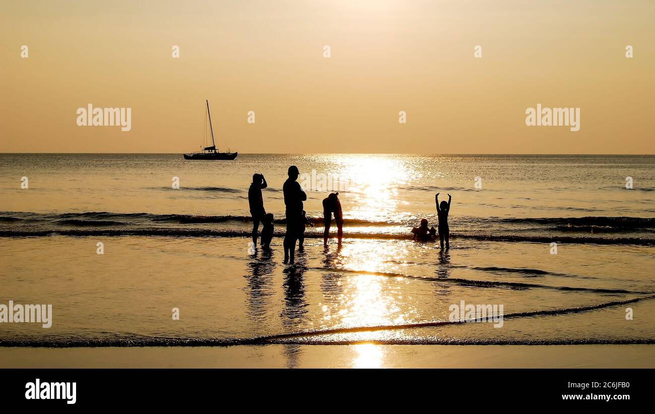 Asian family at the beach hi-res stock photography and images - Alamy