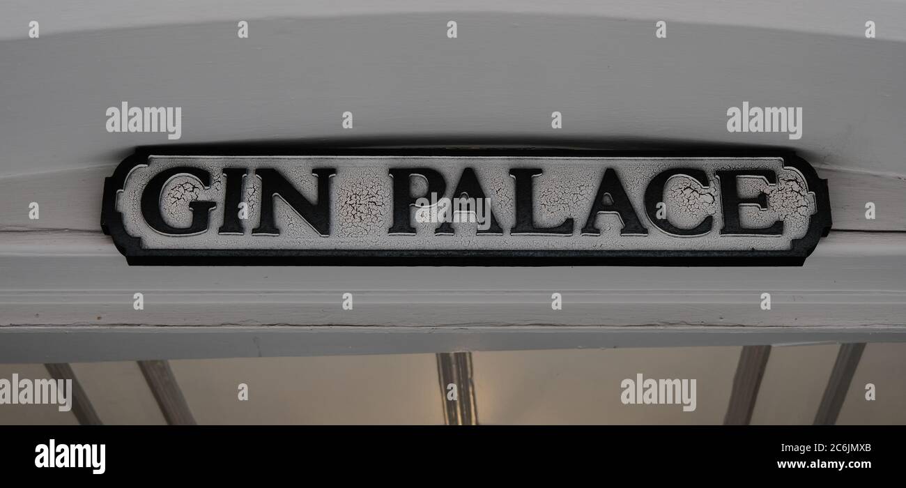 Victorian gin palace hires stock photography and images Alamy