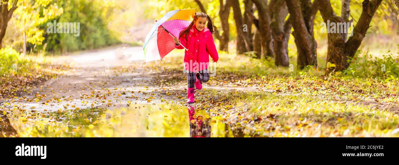 Little girl with umbrella on a rainy day Stock Photo - Alamy