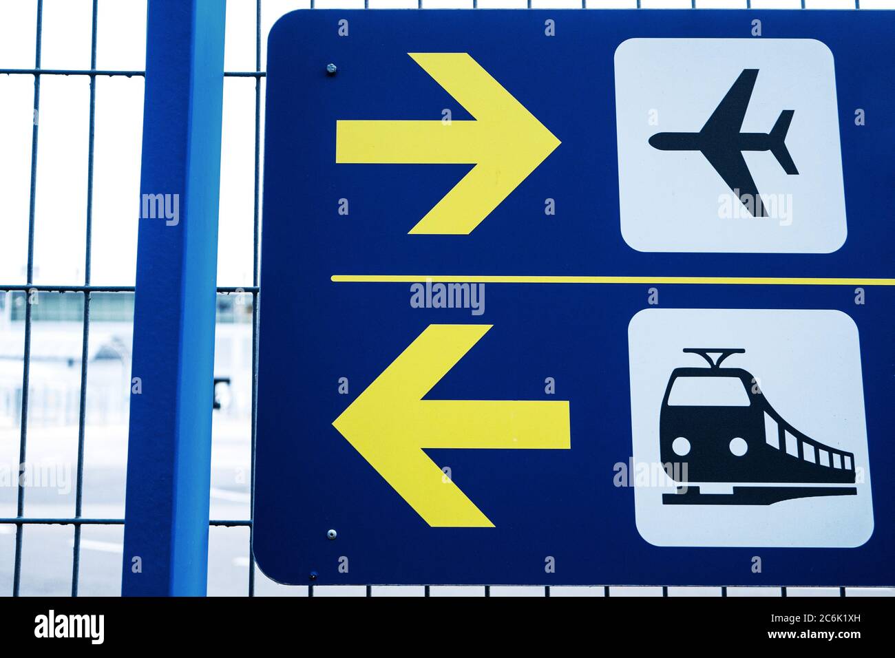 Arrival and departure guide plate hi-res stock photography and images ...