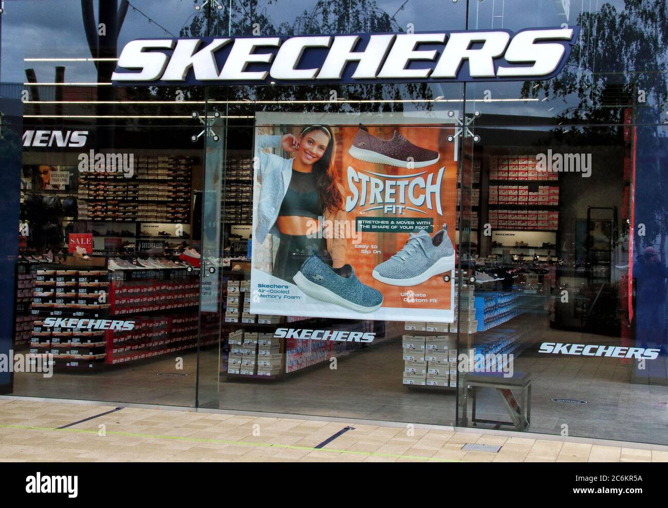Skechers logo hi-res stock photography and images - Alamy Skechers logo hi-res stock photography and images - Alamy