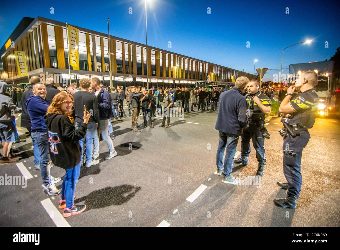 NIEUWEGEIN, 10-07-2020, Farmers protest at Jumbo distribution centre  Nieuwegein Stock Photo - Alamy