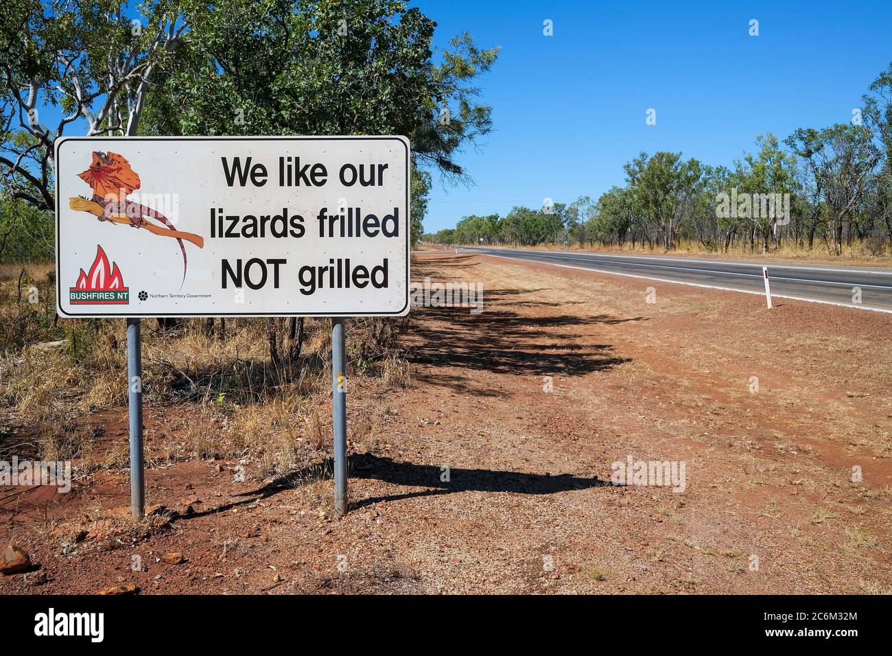 The famous road sign saying: We like our lizards frilled NOT grilled, on the Stuart Highway between Darwin and Katherine in the Northern Territory of Stock Photo