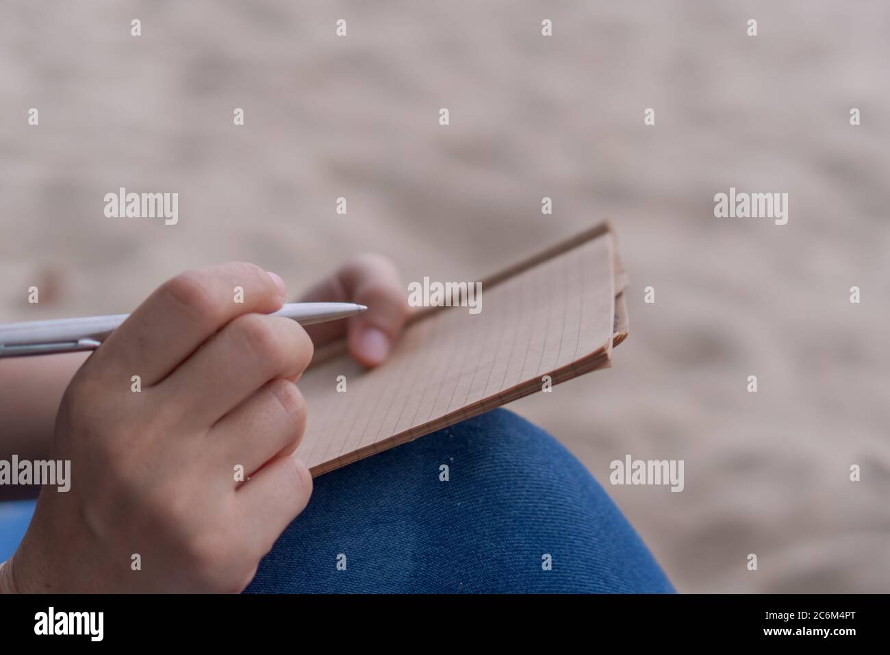 Take a note hi-res stock photography and images - Alamy