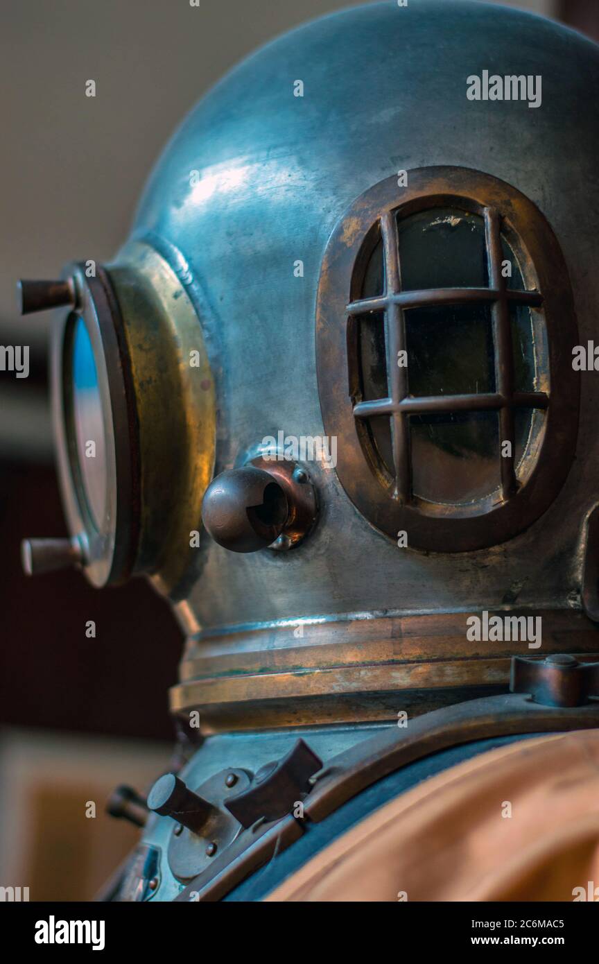 Diving suit old hires stock photography and images Alamy