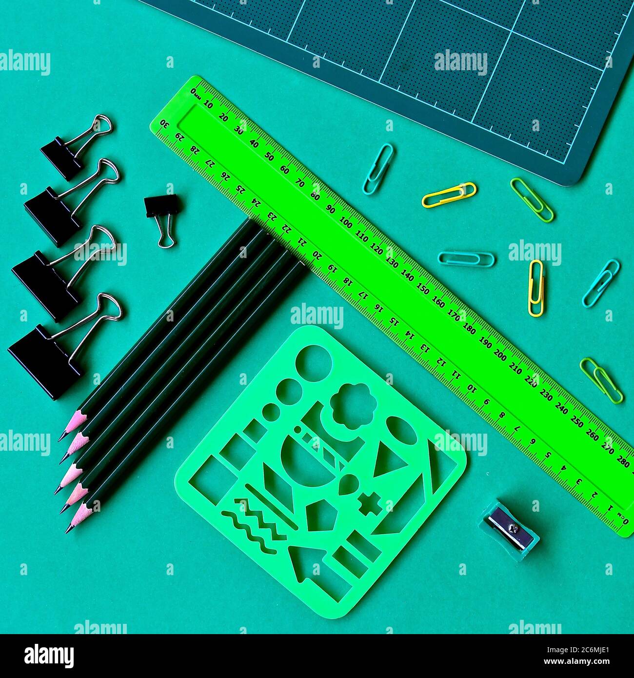 assorted bulldog clips