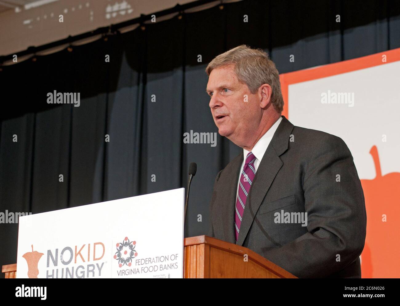 U.S. Department of Agriculture Secretary Tom Vilsack, helped launch the Virginia No Kid Hungry Campaign at Barcroft Elementary School in Arlington, VA, Tuesday, June 7, 2011. Vilsack said, “ We know our strength comes from out partnerships…” Campaign partners include Share our Strength, the Federation of Virginia Food Banks, corporate partners, education leaders, government agencies and community organizations. The Virginia Summer Meals for Kids Program is funded by the USDA and provides free summer meals at hundreds of sites across the Commonwealth of Virginia, but according to a new report r Stock Photo