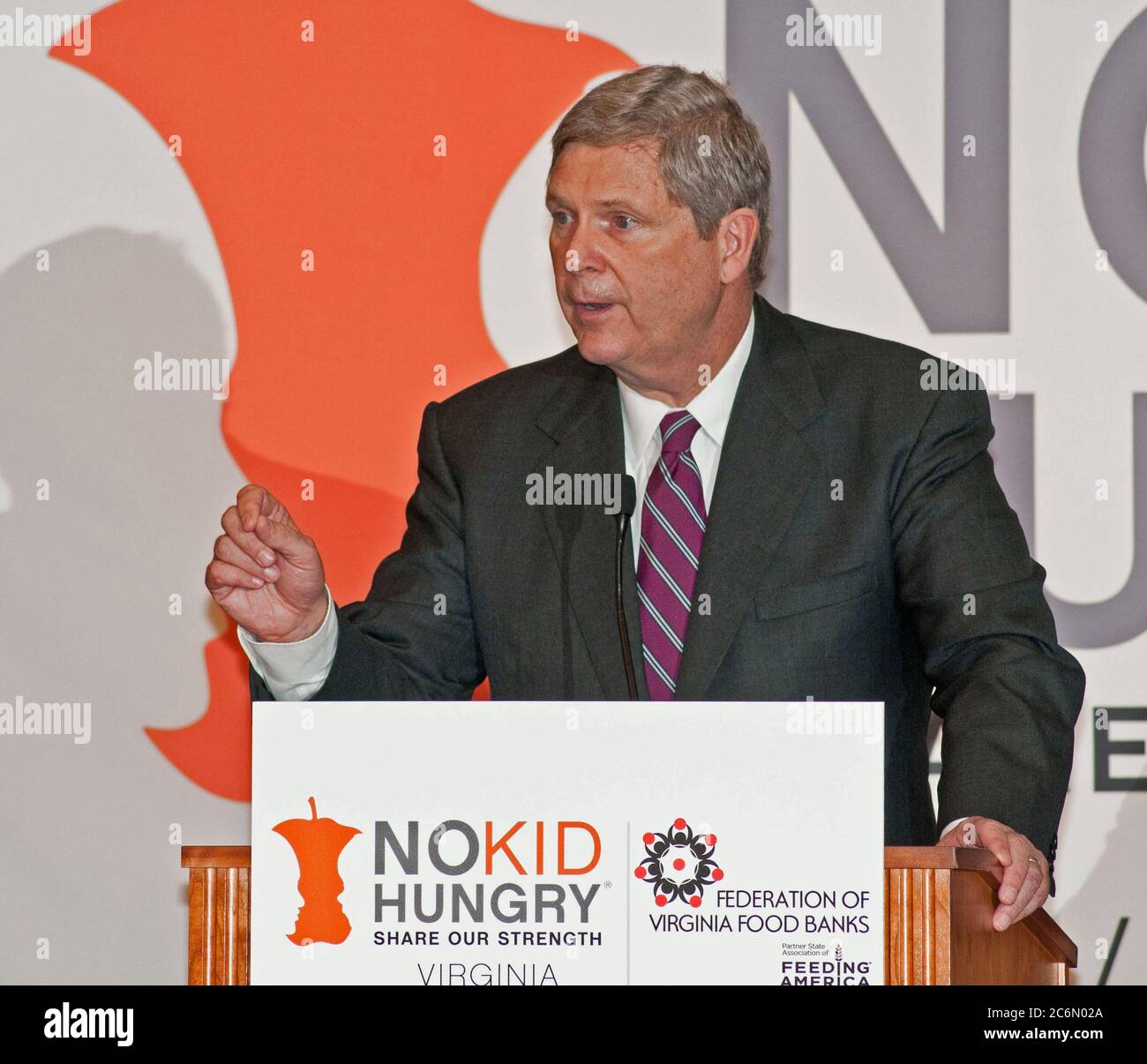 U.S. Department of Agriculture Secretary Tom Vilsack, helped launch the Virginia No Kid Hungry Campaign at Barcroft Elementary School in Arlington, VA, Tuesday, June 7, 2011. Vilsack said, “ We know our strength comes from out partnerships…” Campaign partners include Share our Strength, the Federation of Virginia Food Banks, corporate partners, education leaders, government agencies and community organizations. The Virginia Summer Meals for Kids Program is funded by the USDA and provides free summer meals at hundreds of sites across the Commonwealth of Virginia, but according to a new report r Stock Photo