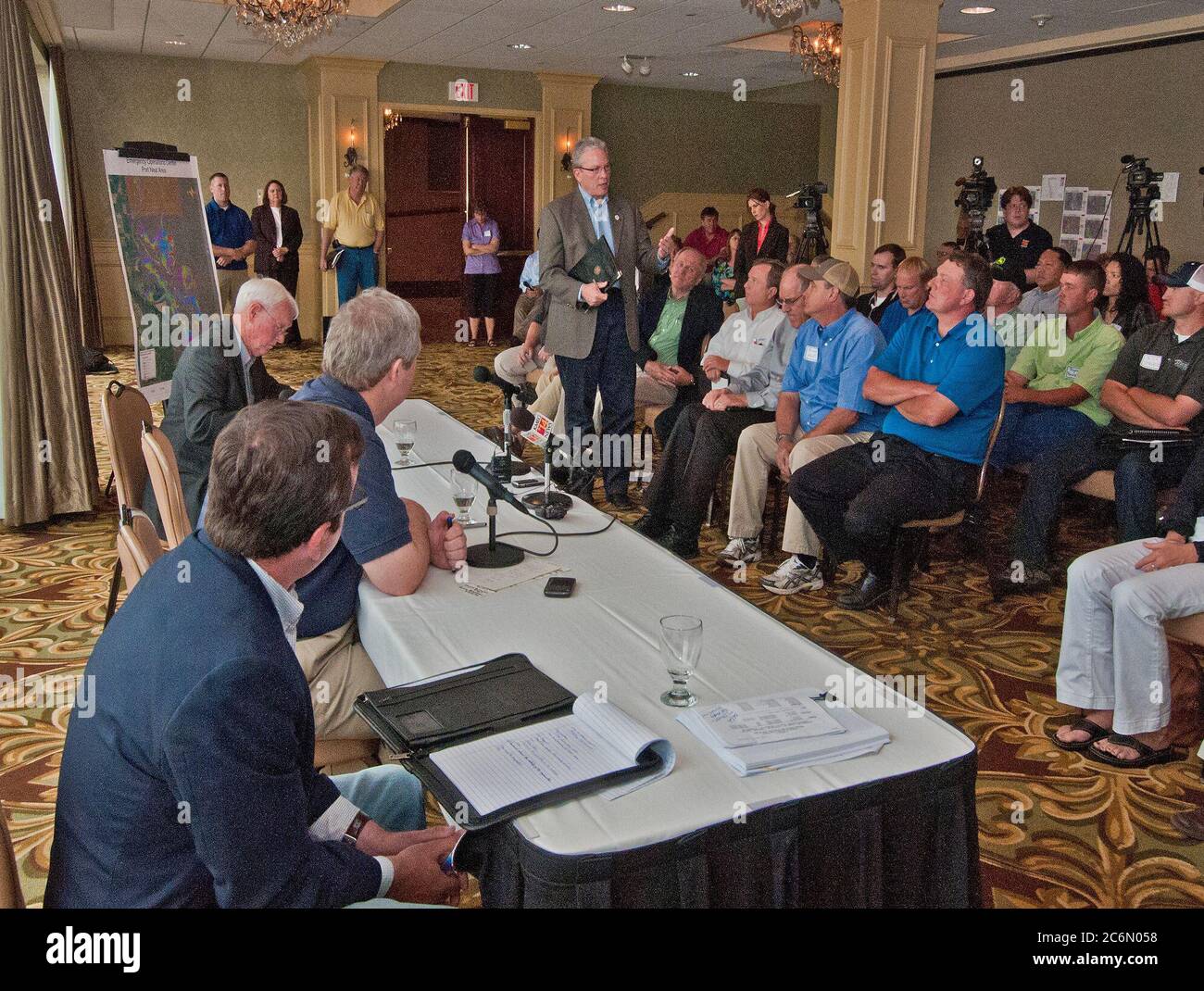 Dan Steinkruger, Executive Director, Farm Services Agency, Nebraska, offers advice and assistance available through the United States Department of Agriculture, Farm Services Agency associated with floodwaters along the Missouri River affecting Iowa and Nebraska. Seated to Steinkrugers’ right are John Berge, Executive Director, USDA National Food and Agriculture Council, Agriculture Secretary Tom Vilsack and Dayle Williamson, State Agriculture Representative for Senator Ben Nelson. USDA administers many programs to assist with recovery in rural areas reeling from natural disasters. USDA and th Stock Photo