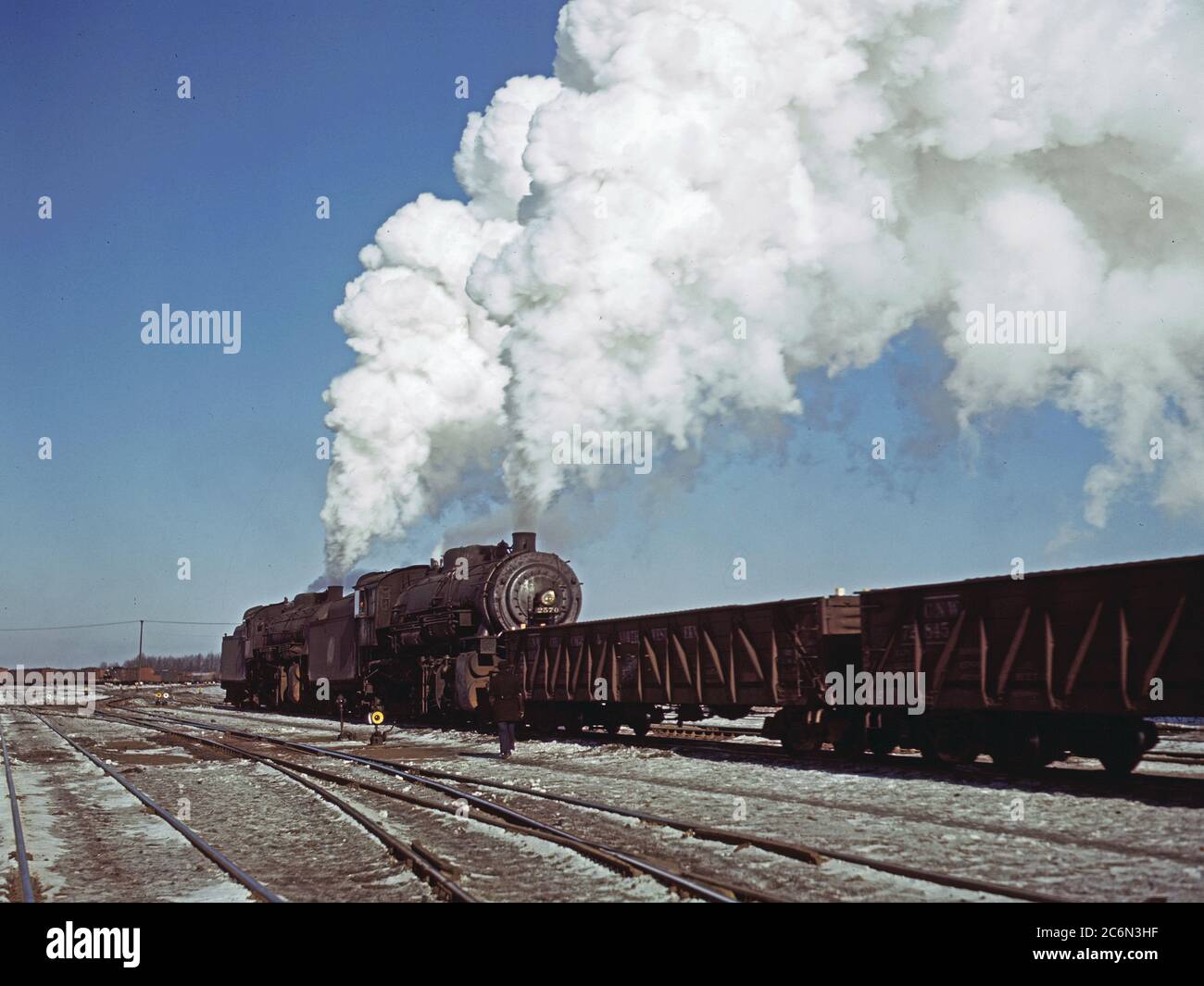 https://c8.alamy.com/comp/2C6N3HF/locomotive-in-a-railroad-yard-chicago-and-northwestern-ie-north-western-rr-near-chicago-ill-december-1942-ca-2C6N3HF.jpg