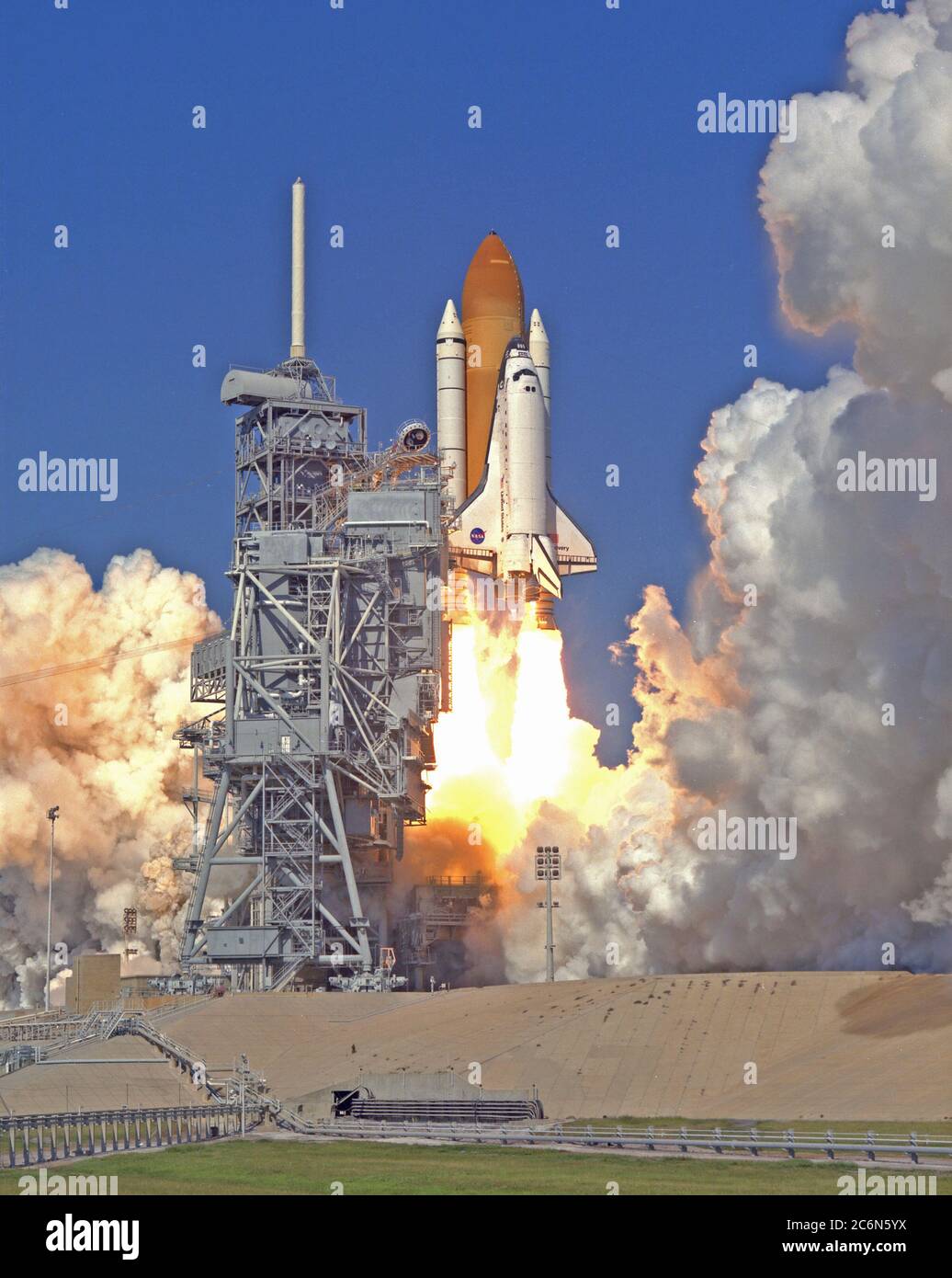(29 Oct. 1998) --- The space shuttle Discovery lifts off Launch Pad 39B to begin a nine-day mission in Earth-orbit. Launch was at 2:19 p.m. (EST), Oct. 29, 1998. Onboard were Curtis L. Brown Jr., Steven W. Lindsey, Scott F. Parazynski, Steven K. Robinson, Pedro Duque, United States Senator John H. Glenn Jr. and Chiaki Naito-Mukai. Duque is a mission specialist representing the European Space Agency (ESA) and Mukai is a payload specialist representing Japan's National Space Development Agency (NASDA). Glenn, making his second spaceflight but his first in 36 years, joins Mukai as a payload speci Stock Photo