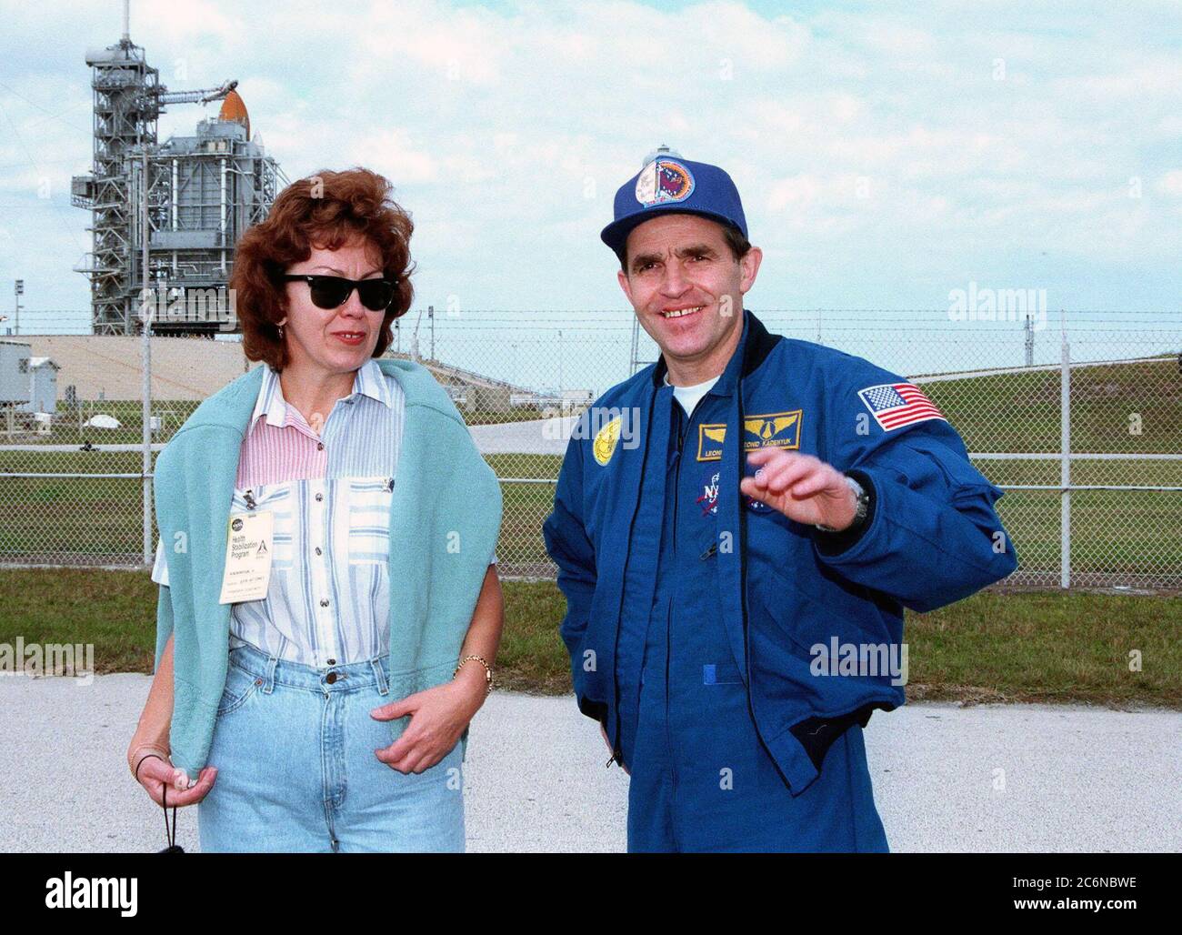 STS-87 Payload Specialist Leonid Kadenyuk of the National Space Agency of Ukraine poses with his wife, Vera Kadenyuk, in front of Kennedy Space Center's Launch Pad 39B during final prelaunch activities leading up to the scheduled Nov. 19 liftoff. The other STS-87 crew members are Commander Kevin Kregel; Pilot Steven Lindsey; and Mission Specialists Kalpana Chawla, Ph.D.; Winston Scott; and Takao Doi, Ph.D., National Space Development Agency of Japan. STS-87 will be the fourth flight of the United States Microgravity Payload and the Spartan-201 deployable satellite Stock Photo