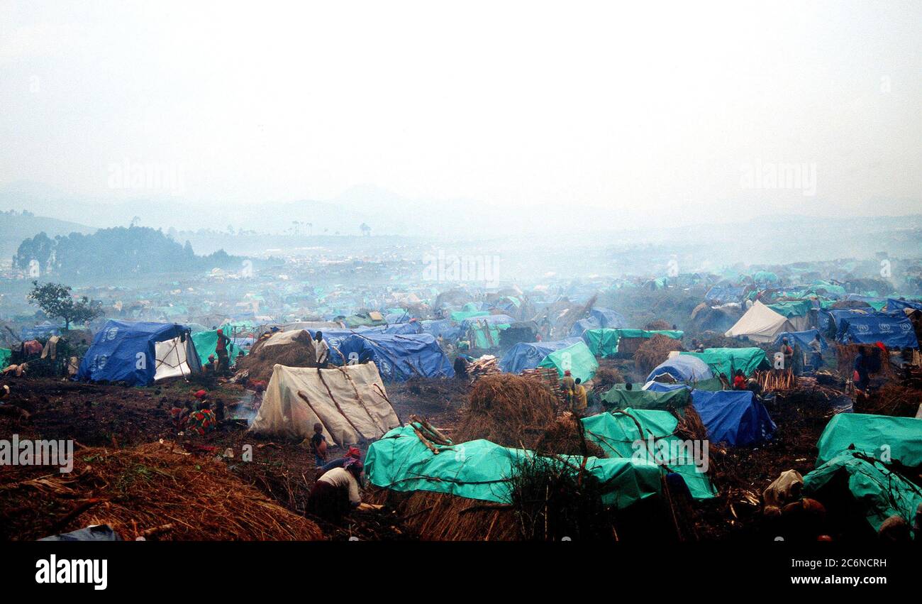1994 Zaire - A view of the Kibumba refugee camp.  An estimated 1.2 million Rwandan refugees fled to Zaire after a civil war erupted in their country. Stock Photo