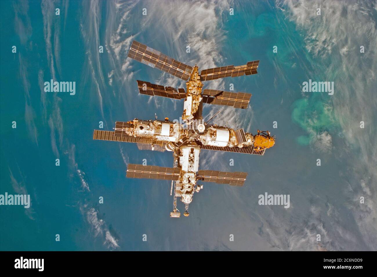 Станция мир. Мир (орбитальная станция). Орбитальная станция мир 2001. В тихом океане затоплена орбитальная станция «мир». Станция мир затопление.