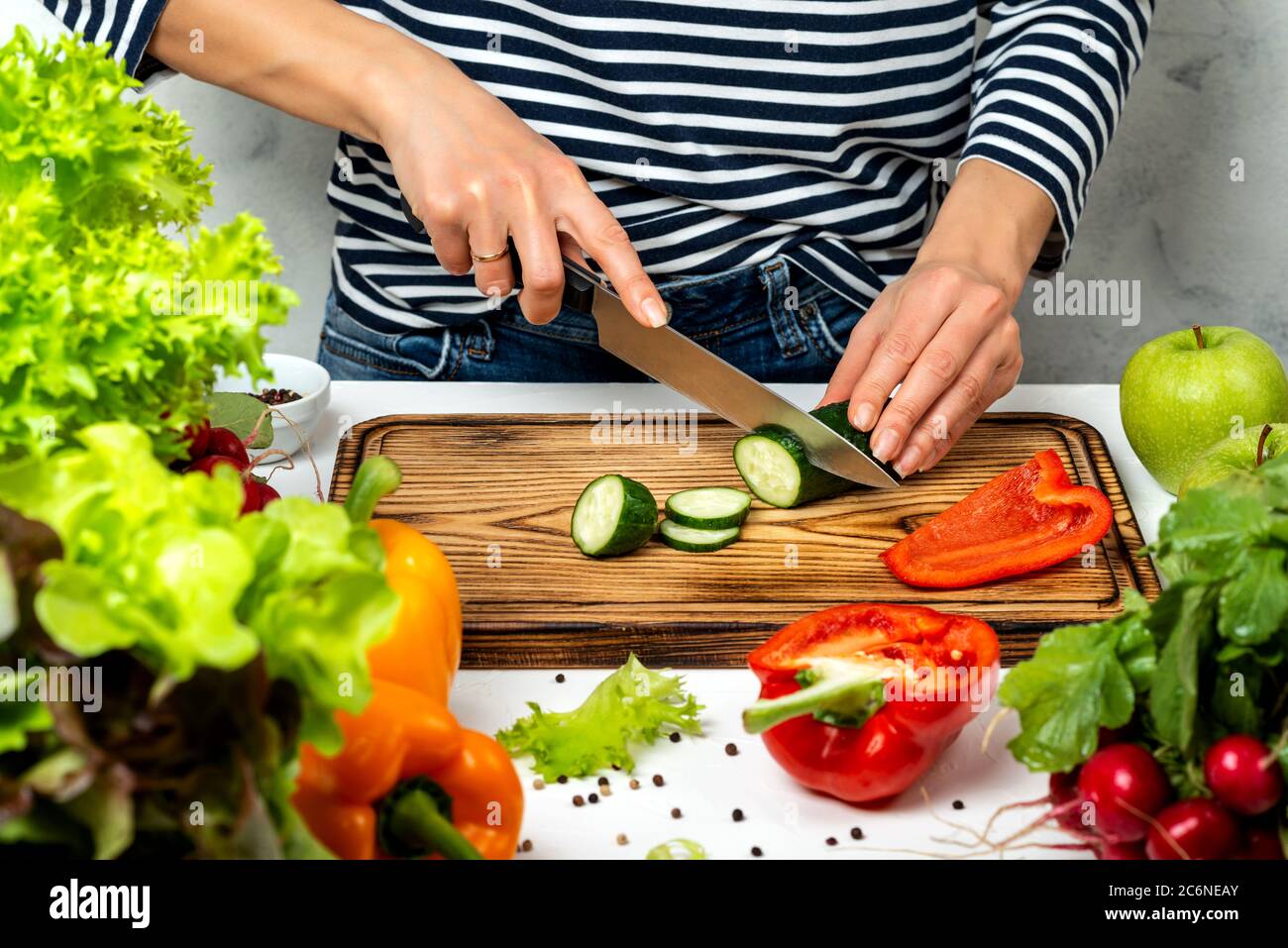 https://c8.alamy.com/comp/2C6NEAY/woman-cutting-vegetables-in-the-kitchen-cooking-healthy-diet-food-concept-2C6NEAY.jpg