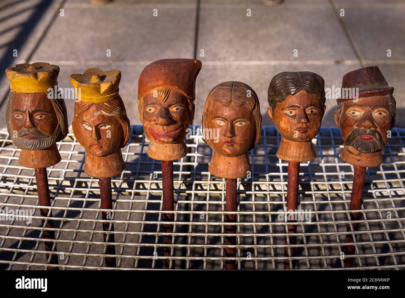 old hand carved heads for hand puppets, punch puppets, Punch and Judy show.  alte handgeschnitzte Koepfe fuer Handspielpuppen, Kasperlepuppen, Kaspert Stock Photo