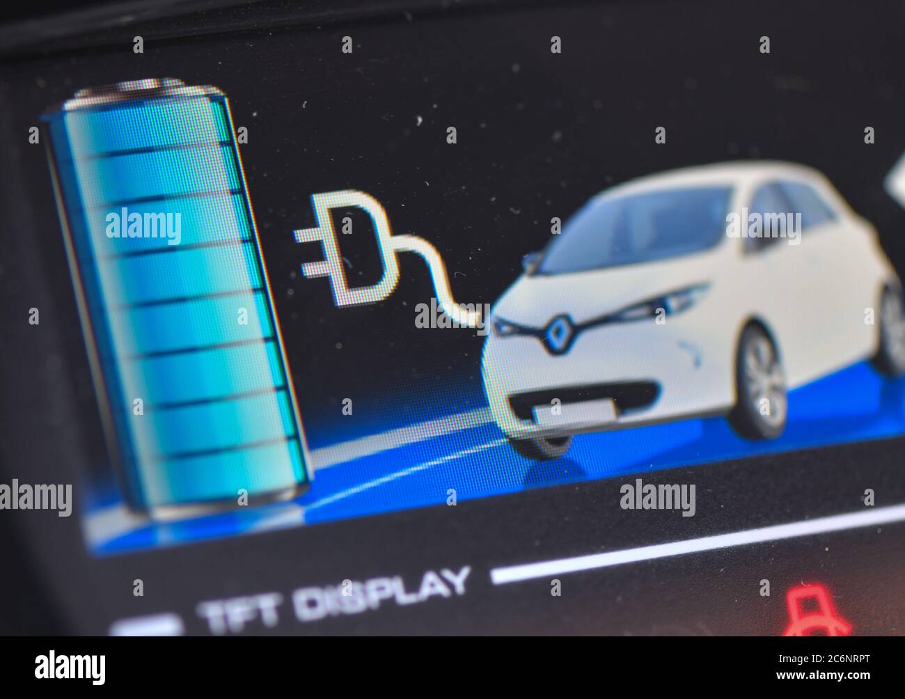 25 June 2020, Brandenburg, Fürstenwalde: The TFT display with the battery  capacity of an electric vehicle type "Renault ZOE". Photo: Patrick  Pleul/dpa-Zentralbild/ZB Stock Photo - Alamy