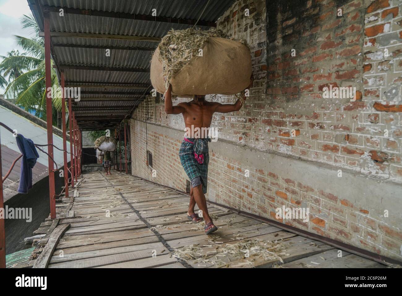 Jute processing factory hi-res stock photography and images - Alamy