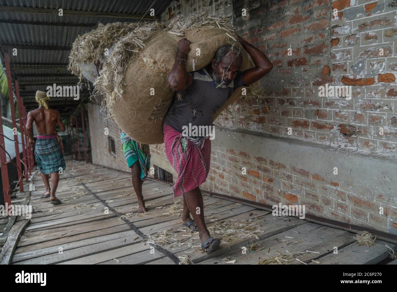 Jute processing factory hi-res stock photography and images - Alamy