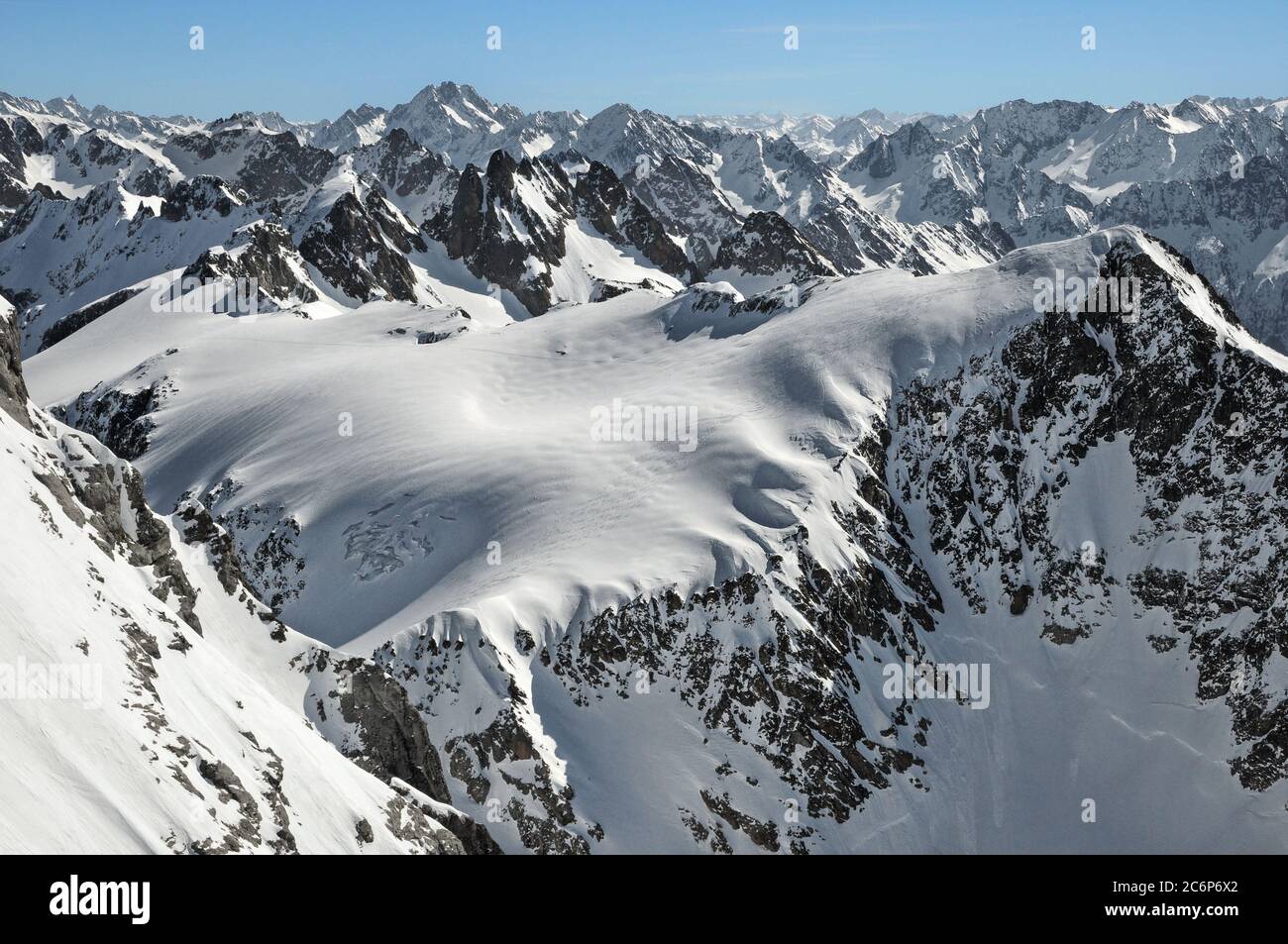 A blanket of fresh snow covers the Grassengrat and the Firnalpeligletscher in winter. Stock Photo
