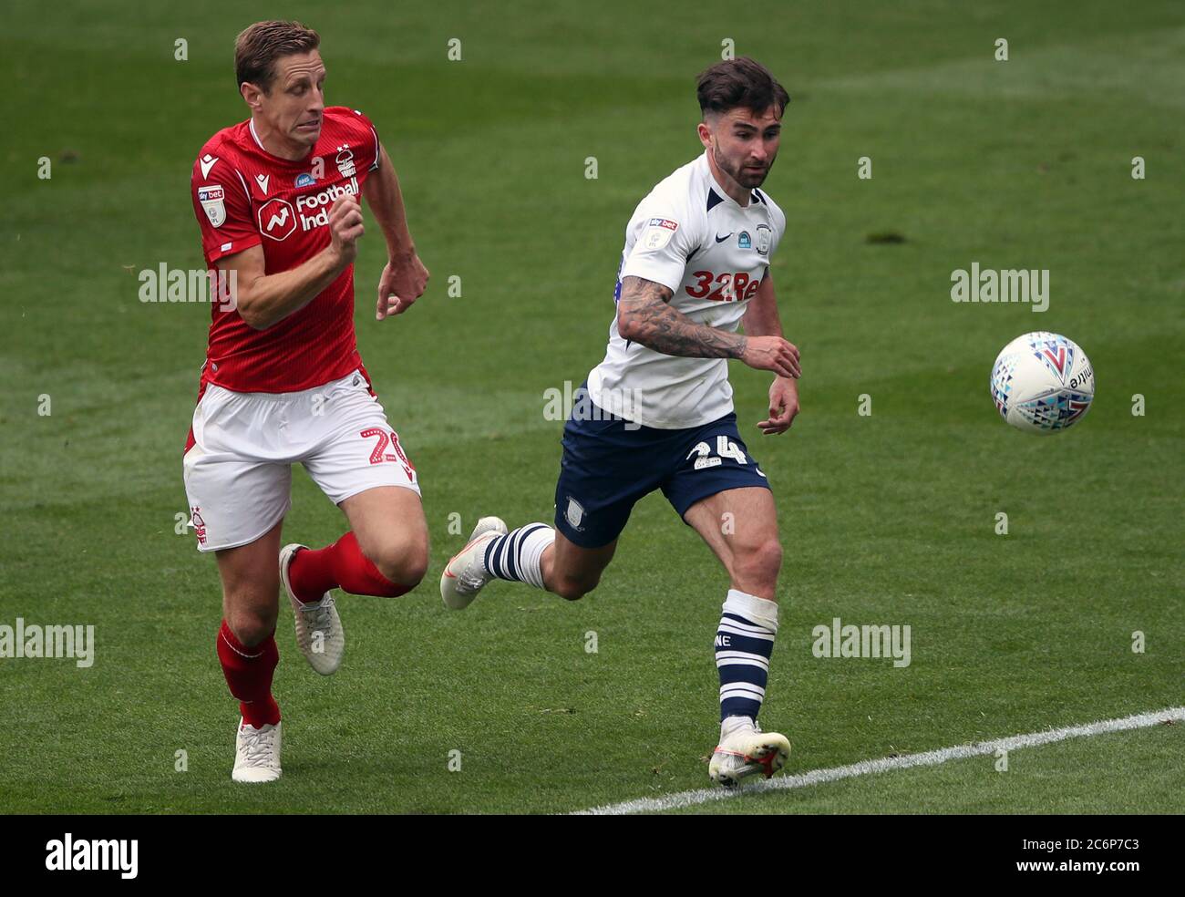 Nottingham Forest's Michael Dawson and Preston North End's Sean Maguire (right) during the Sky Bet Championship match at Deepdale Stadium, Preston. Stock Photo