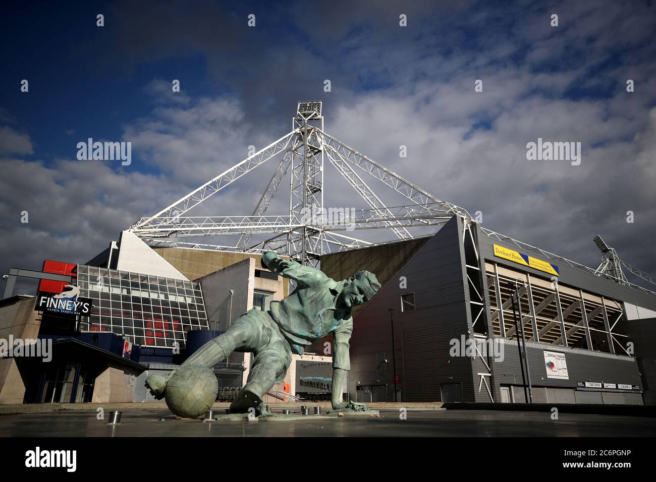 Tom finney statue hires stock photography and images Alamy