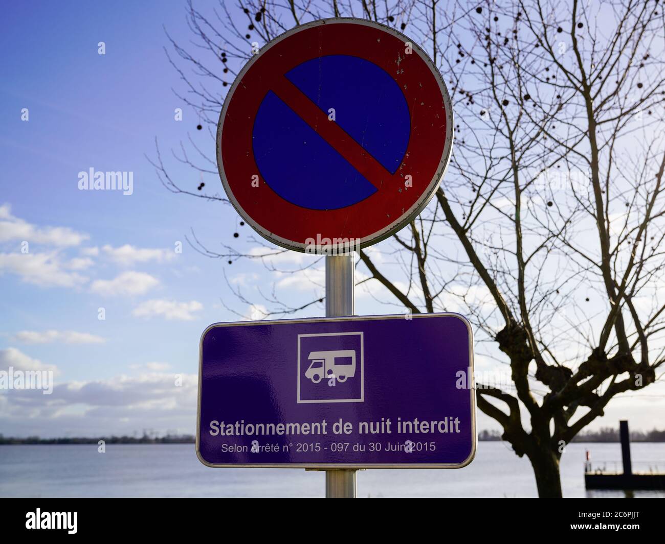 stationnement de nuit interdit means in french no night parking for camper  motor van homes rv Stock Photo - Alamy