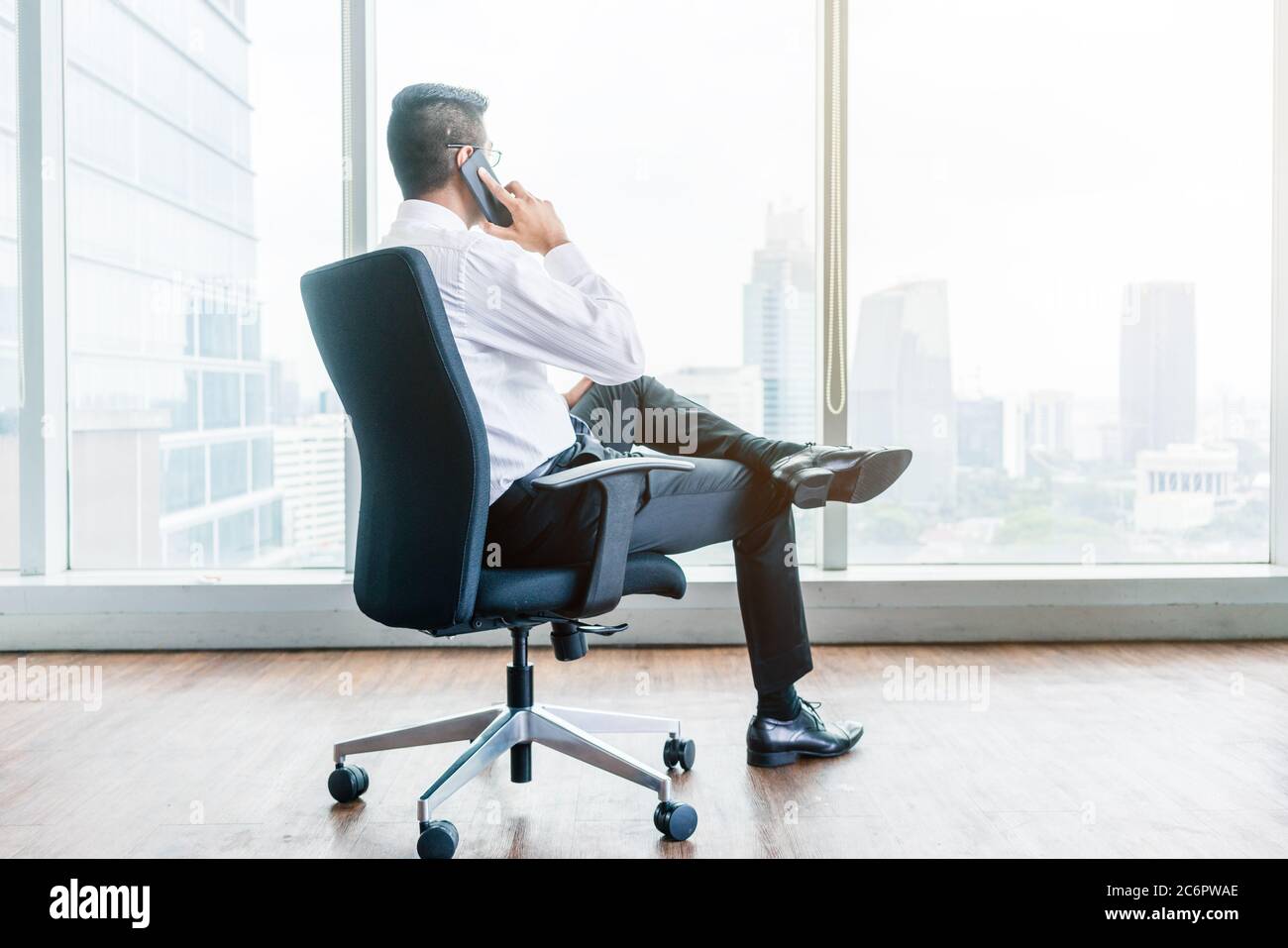 Indian businessman man rear view hi-res stock photography and images ...