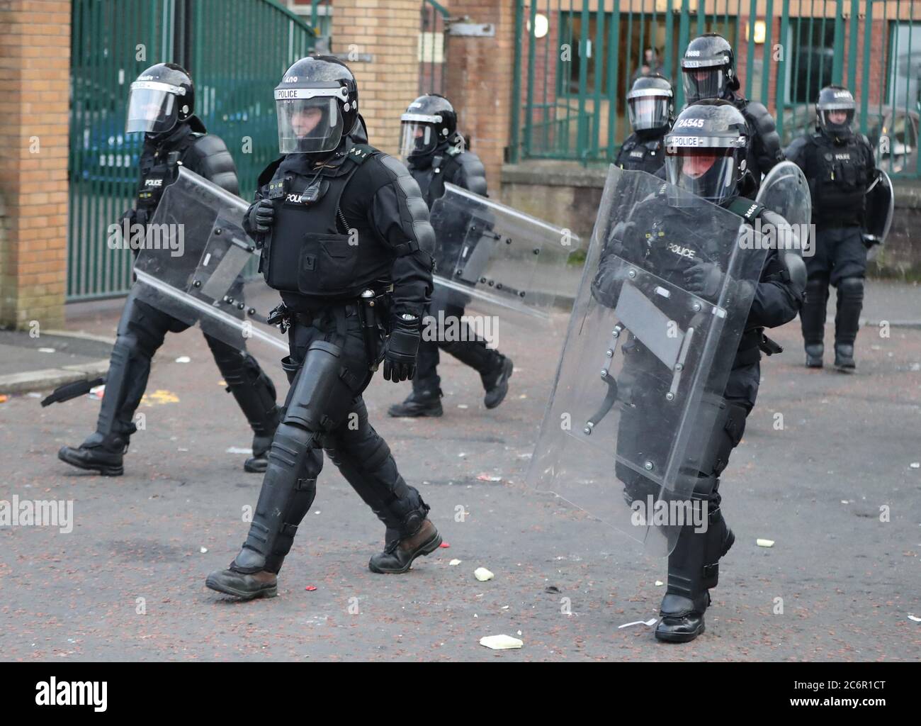 Psni in riot gear hi-res stock photography and images - Alamy