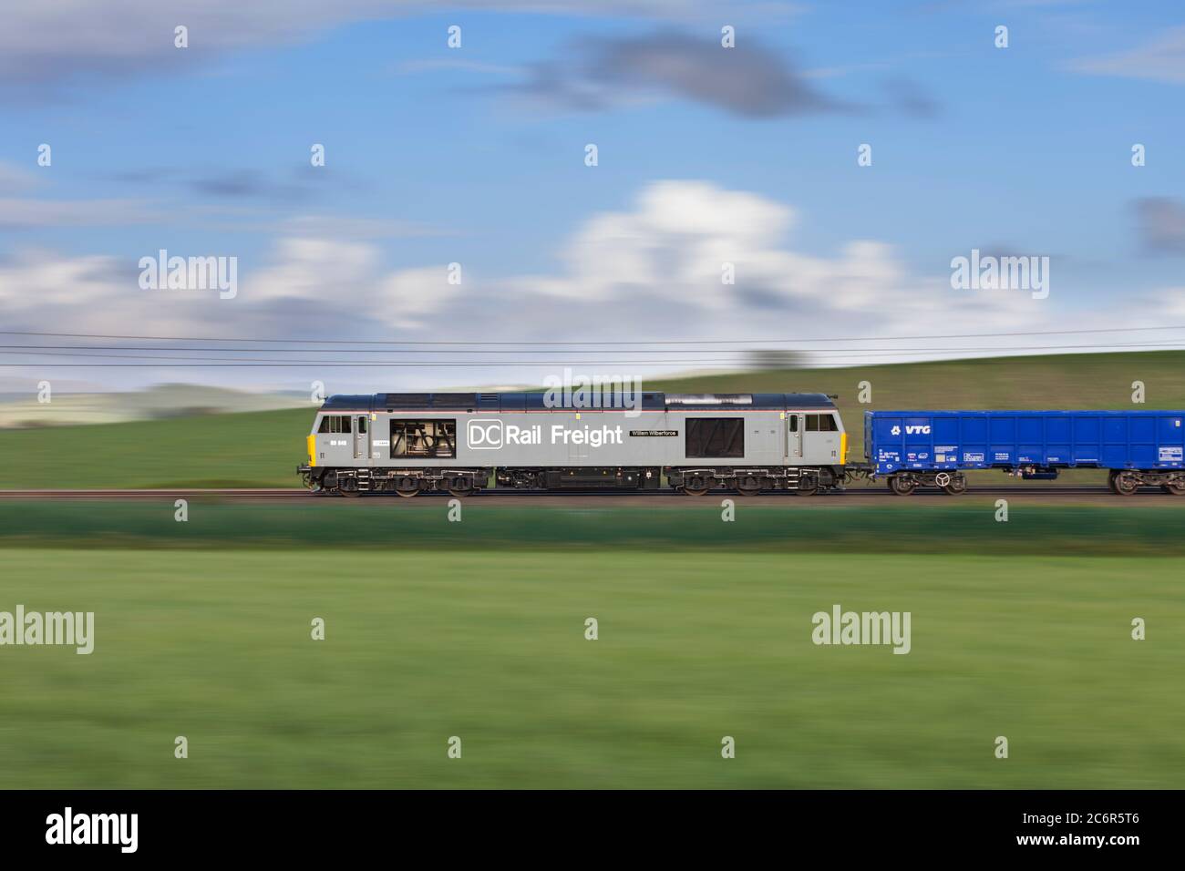 Dc rail freight class 60 locomotive 60046 william wilberforce panned at