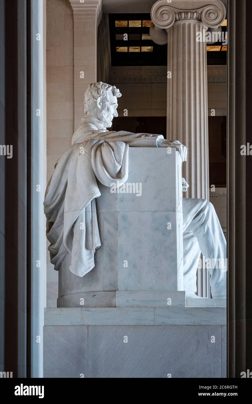 President Abraham Lincoln statue, monument by Daniel Chester French at the Lincoln Memorial in Washington DC, District of Columbia, USA Stock Photo