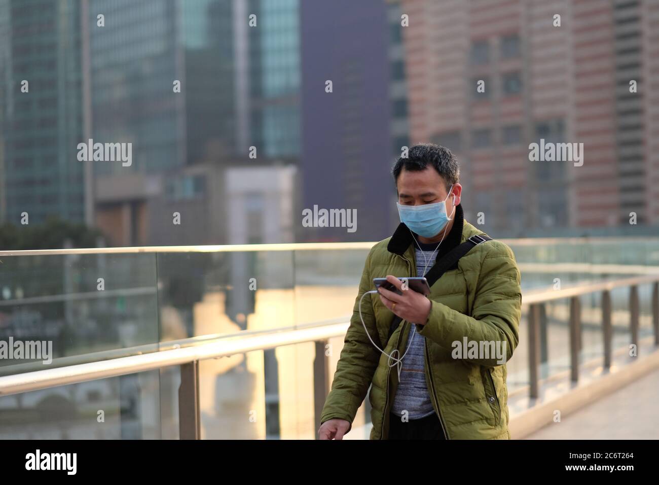 Man wear surgical mask hi-res stock photography and images - Alamy